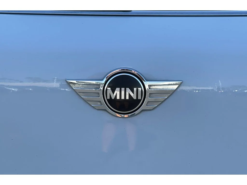 Used 2014 Light White MINI S image 17