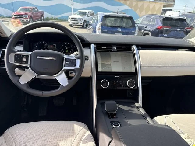 Used 2025 White Land Rover S image 17