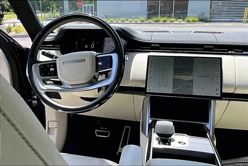 Used 2024 Black Land Rover SE image 5