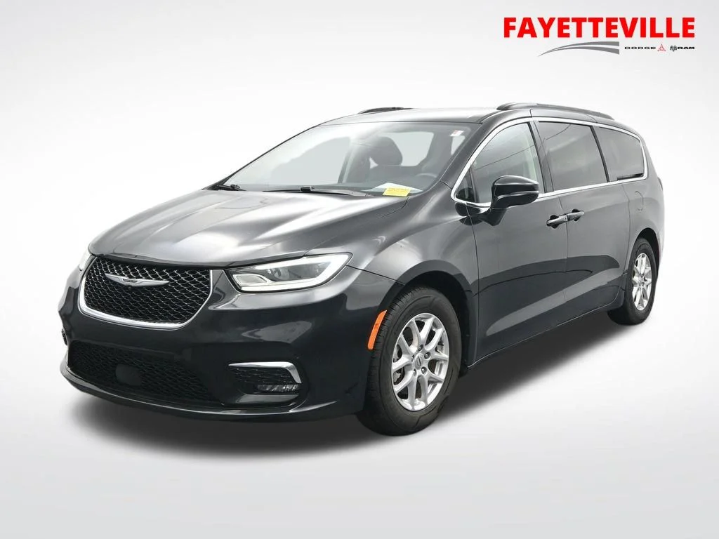 2022 Chrysler Pacifica Touring L's photo