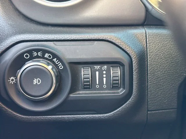 Used 2021 Gray Jeep Unlimited Sport S image 17