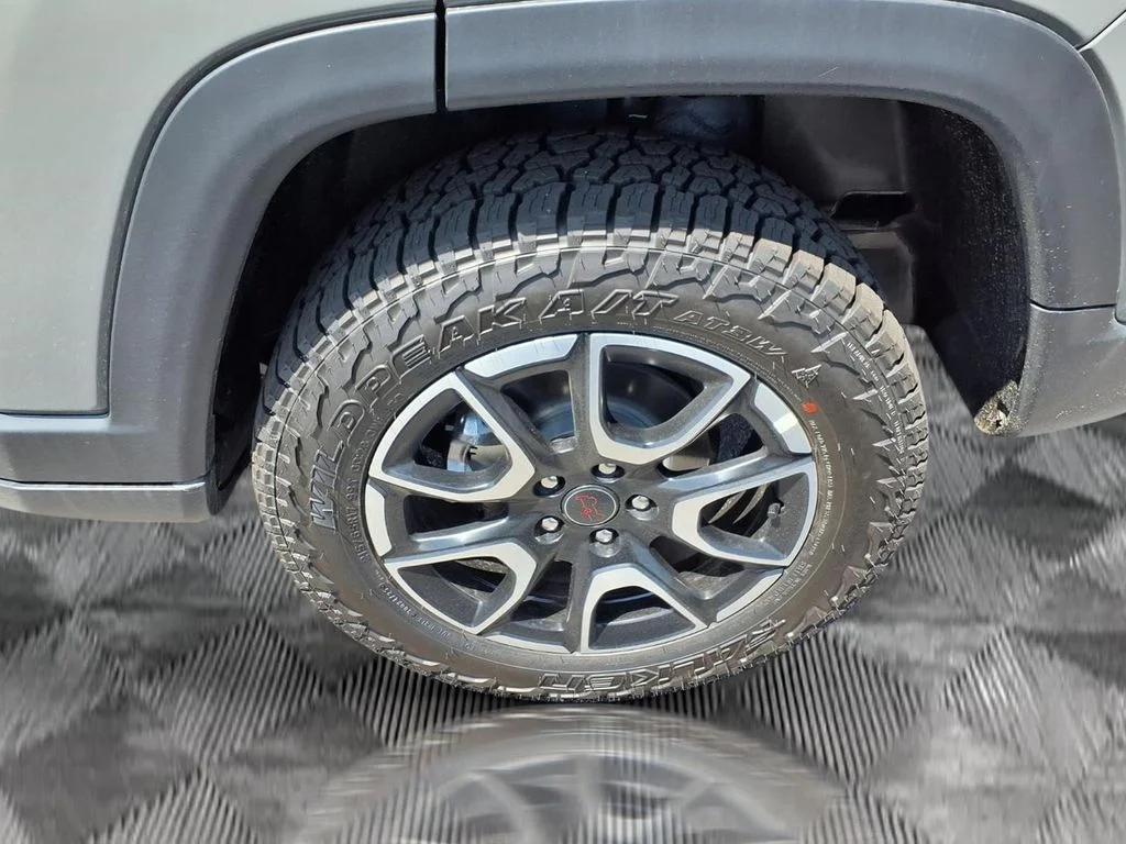 New 2026 Sting-Gray Clear-Coat Exterior Paint Jeep Trailhawk image 24