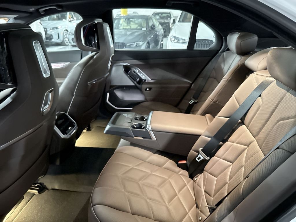 New 2026 Alpine White BMW 750e xDrive image 23