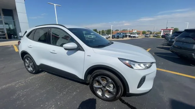 2025 Ford Escape ST-Line Select - Photo 4