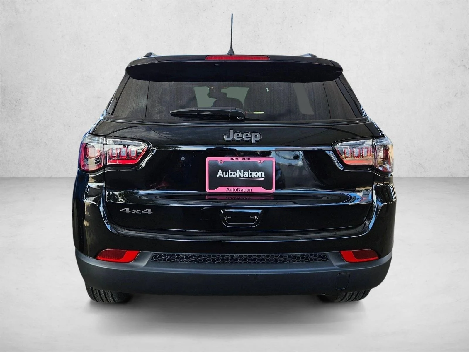 New 2026 Diamond Black Crystal Pearlcoat Jeep Latitude Altitude image 8