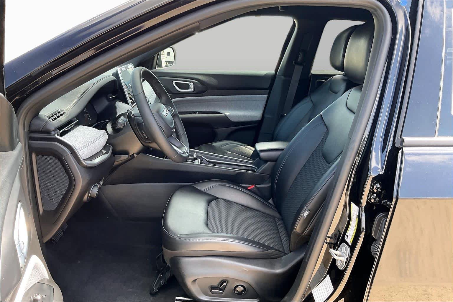 Pre-Owned 2025 Jeep Compass Latitude