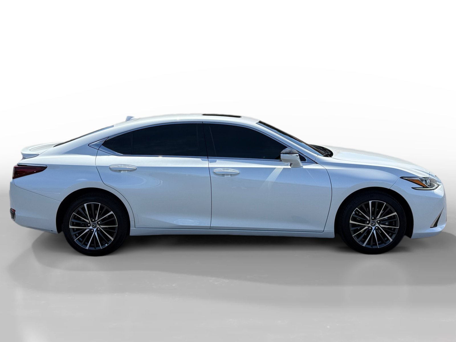 Used 2025 White Pearl Lexus 300h image 6