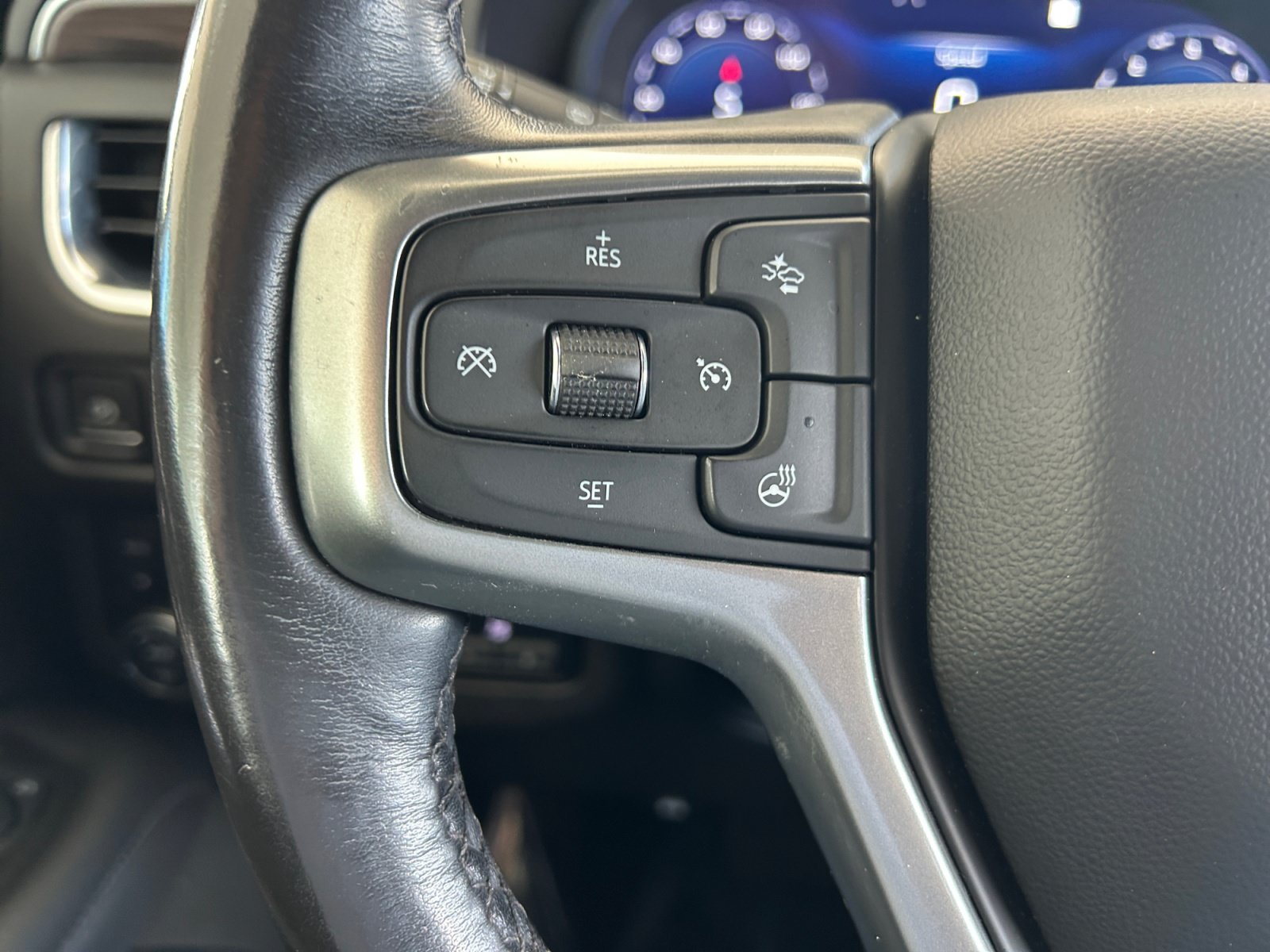 Used 2022 Summit White Chevrolet Z71 image 22