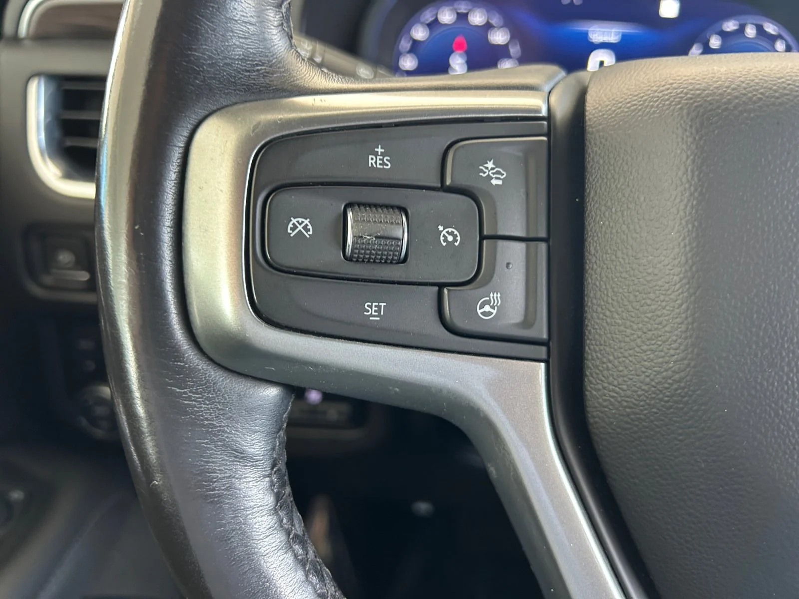 Used 2022 Summit White Chevrolet Z71 image 22