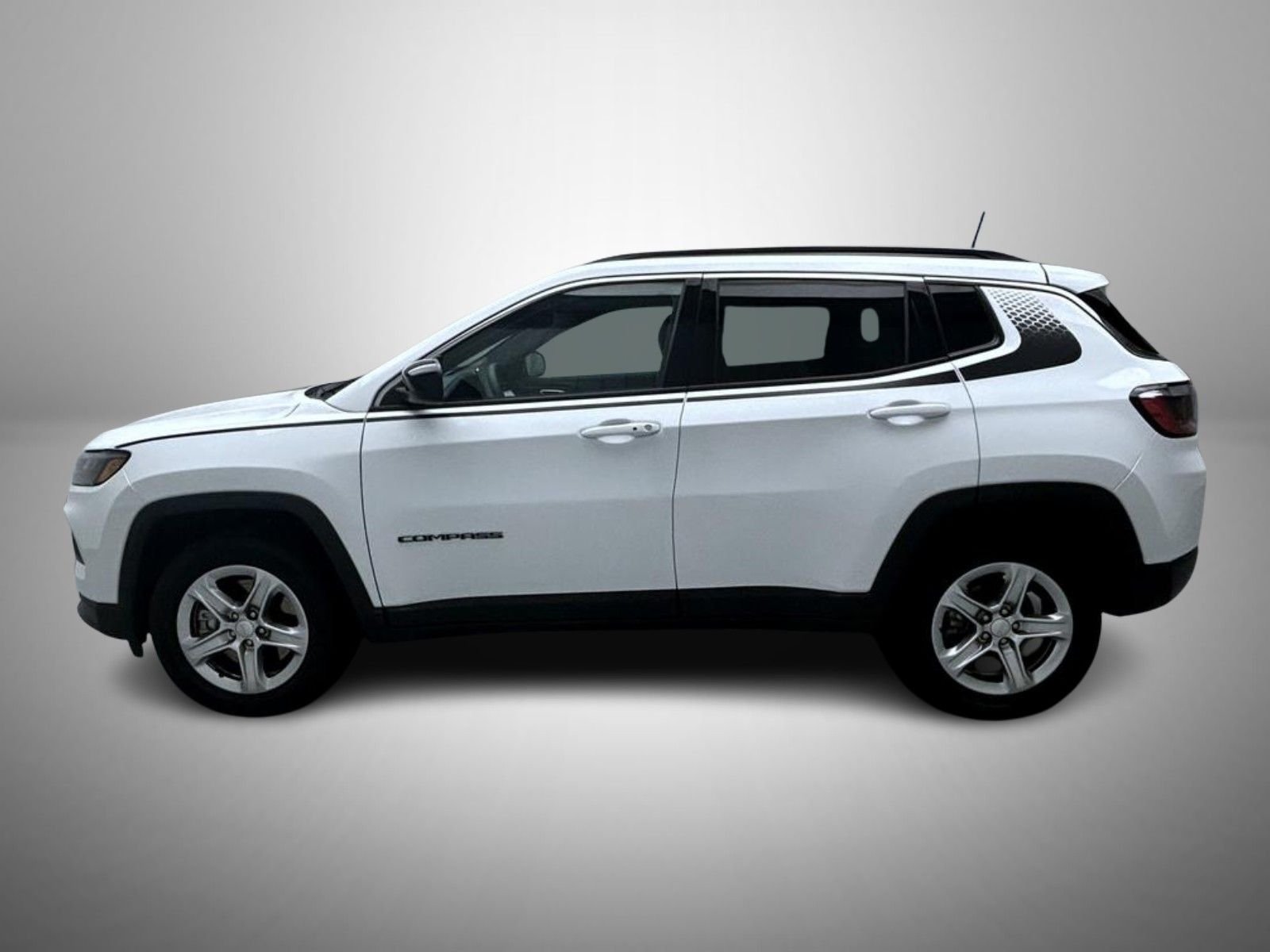 Used 2023 White Jeep Latitude image 8