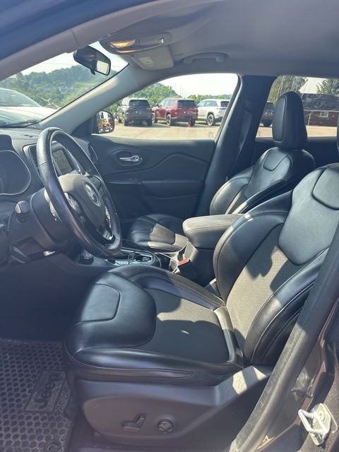 Used 2020 Gray Jeep Altitude image 3