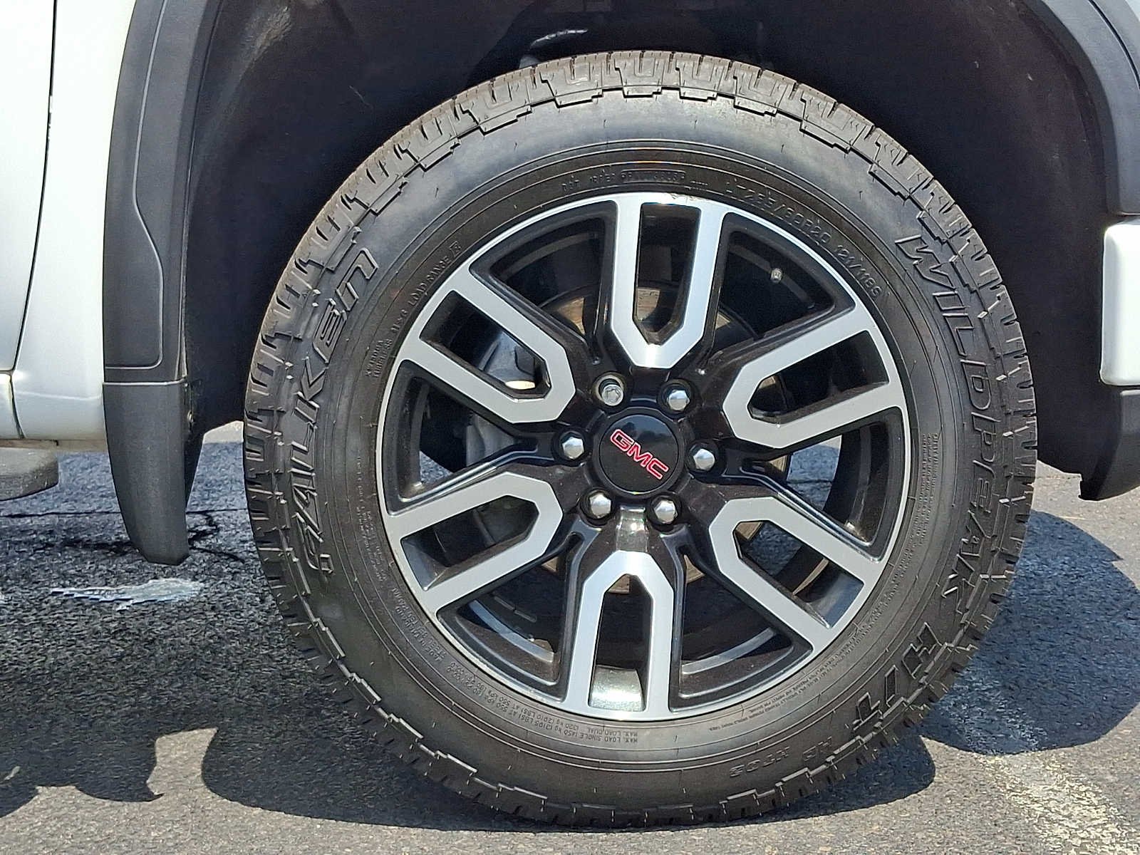 Used 2022 Summit White GMC AT4 image 8