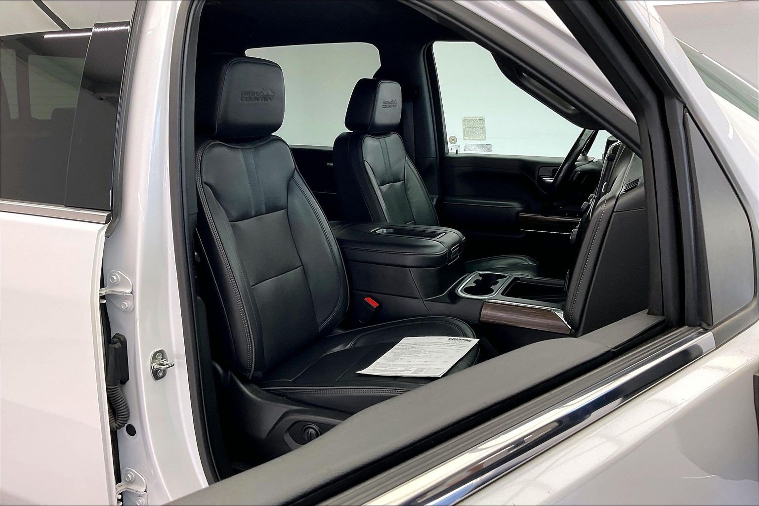 Used 2022 Iridescent Pearl Tricoat Chevrolet High Country image 6