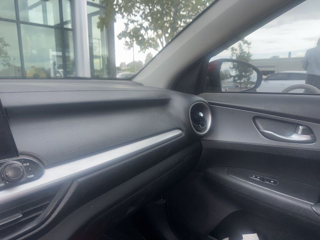 Used 2021 Red Kia LXS image 14