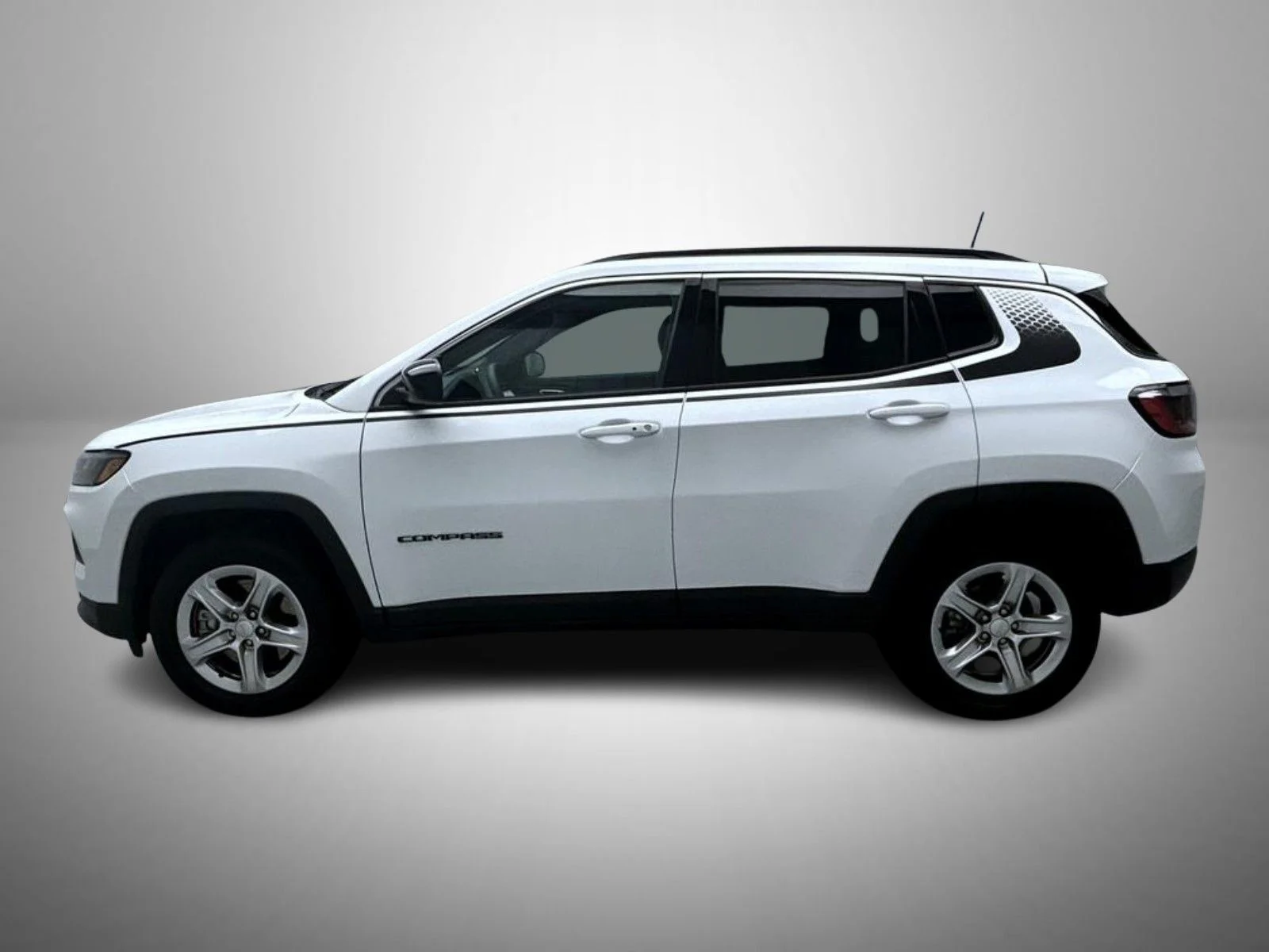 Used 2023 White Jeep Latitude image 8