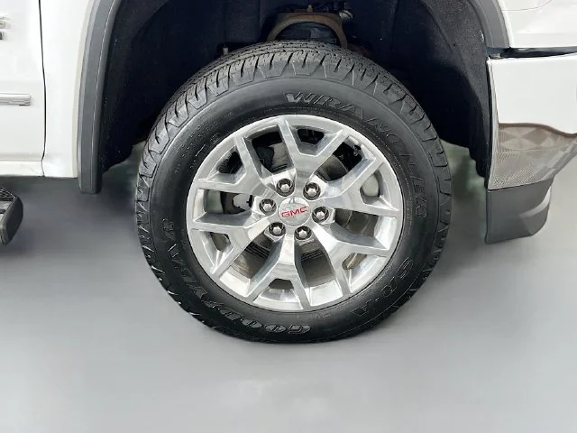 Used 2018 White GMC SLT image 38