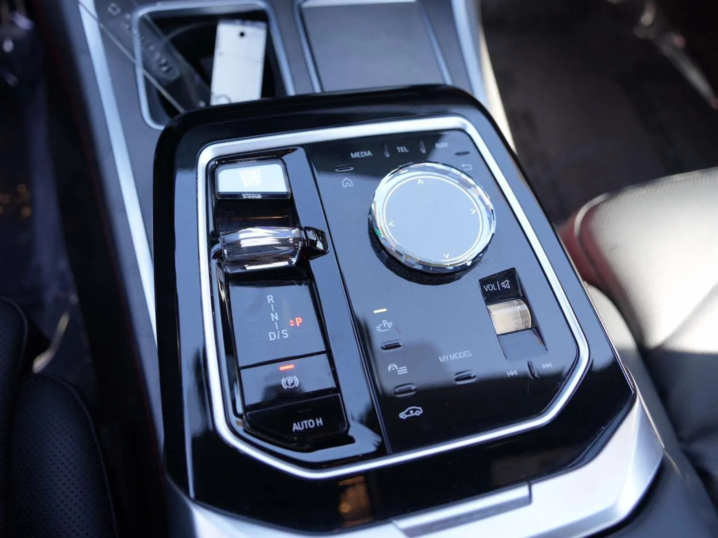 Used 2023 Alpine White BMW 740i Sedan image 23