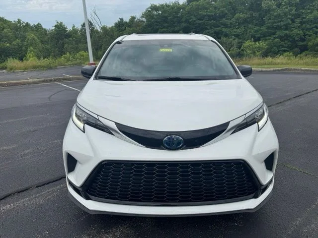 Used 2022 White Toyota XSE image 8