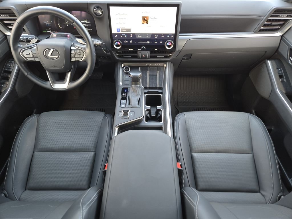 Used 2024  Lexus 550 Luxury+ image 26