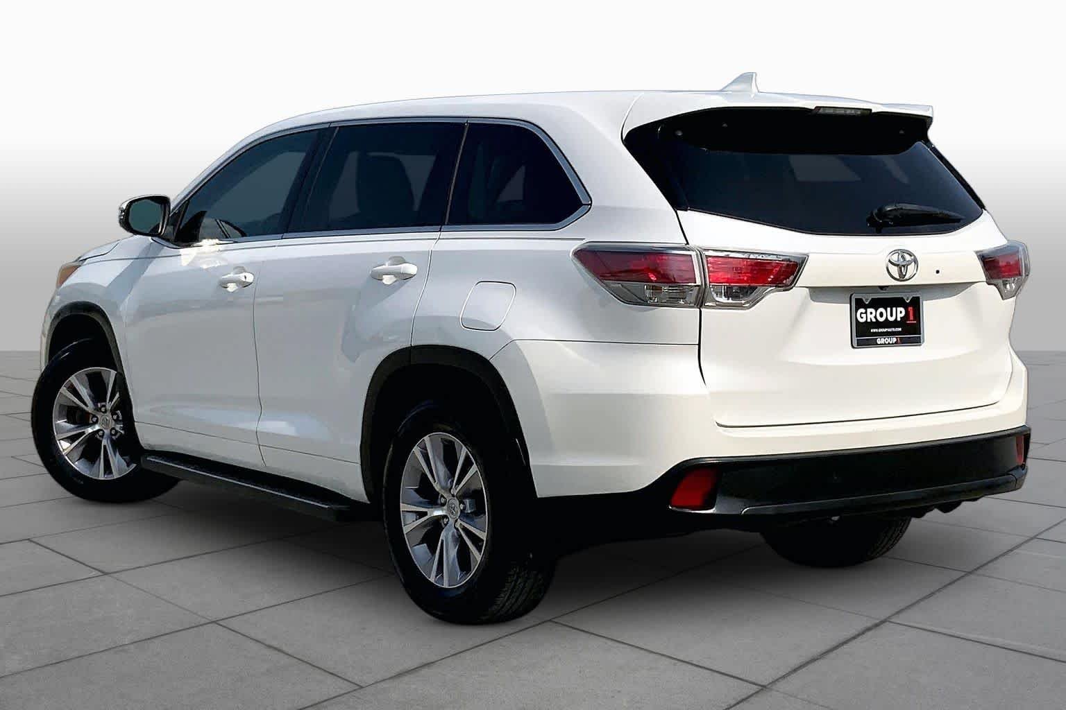 Used 2015 Blizzard Pearl Toyota LE Plus image 12