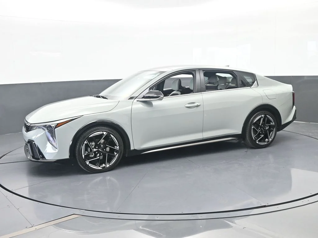 2025 Kia K4 GT-Line AT's photo