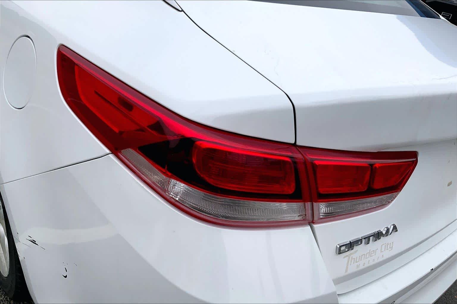 Used 2018 Snow White Pearl Kia LX image 28