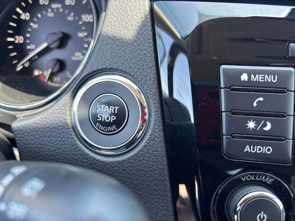 Used 2019 Gray Nissan SV image 26