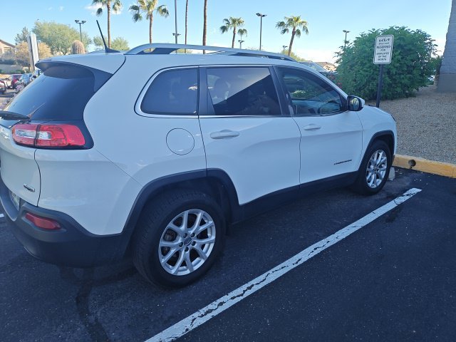 Used 2018 Bright White Clearcoat Jeep Latitude image 8