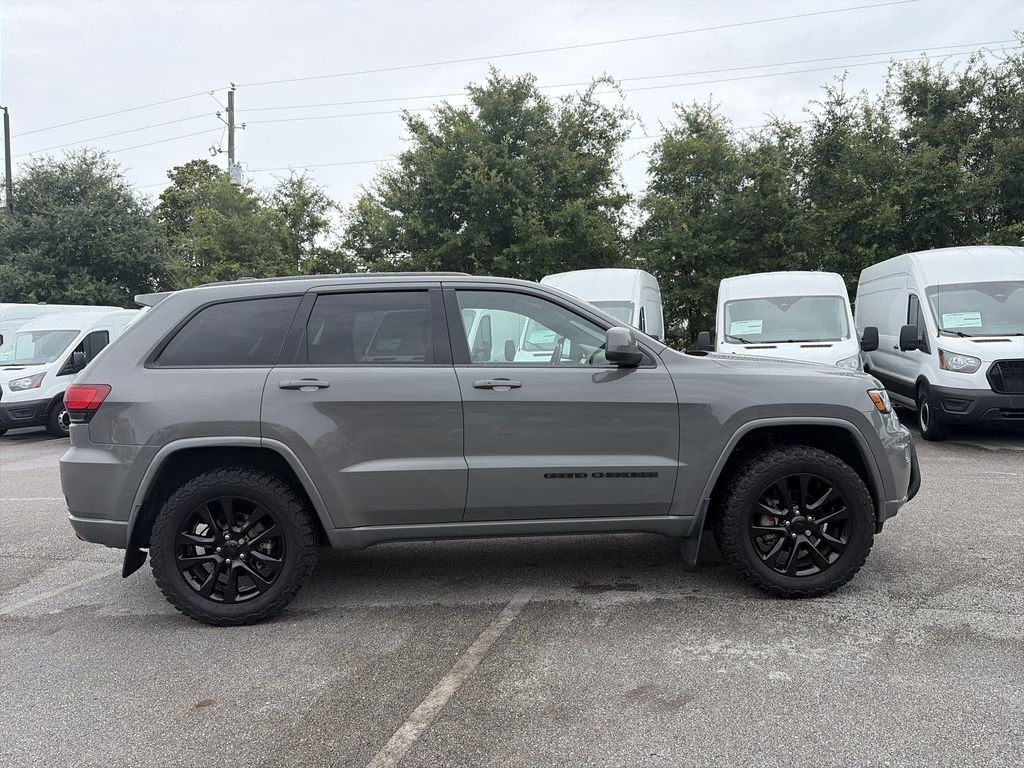 Used 2019 Sting Gray Clearcoat Jeep Altitude image 8