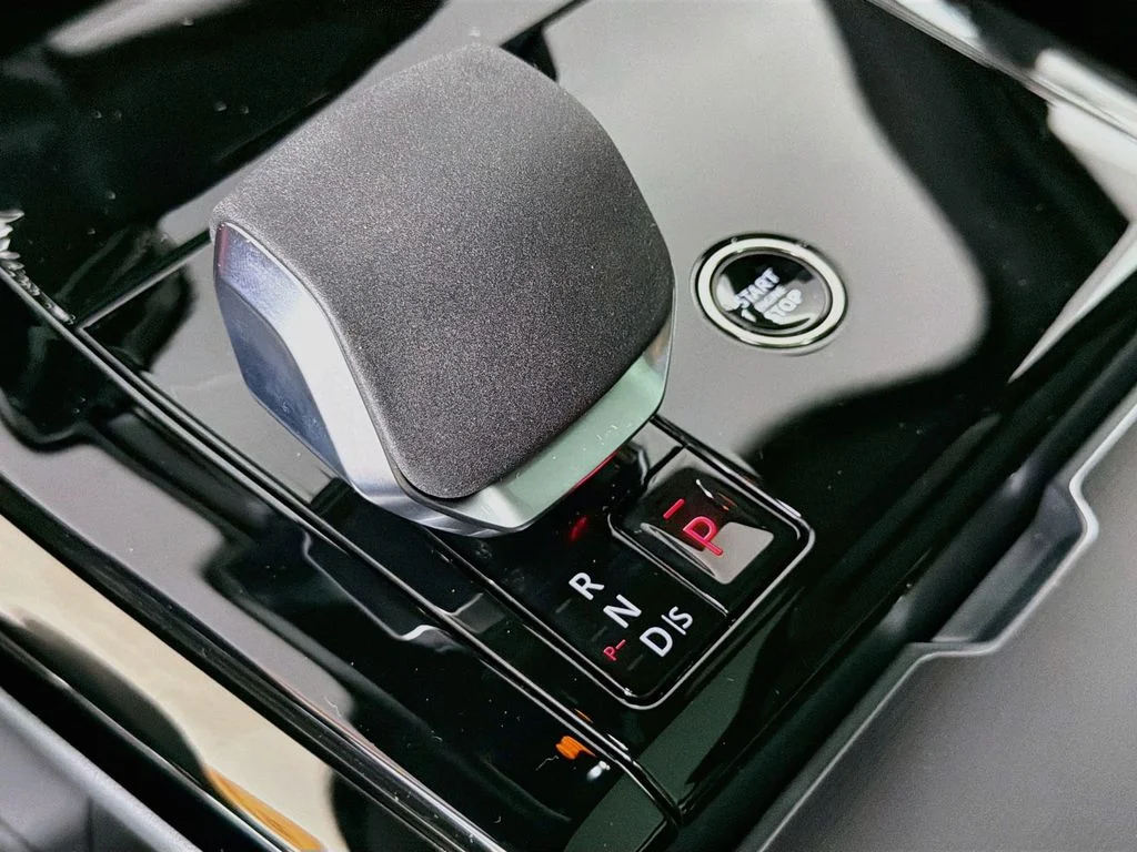 New 2026 Borasco Grey Land Rover Dynamic SE image 17