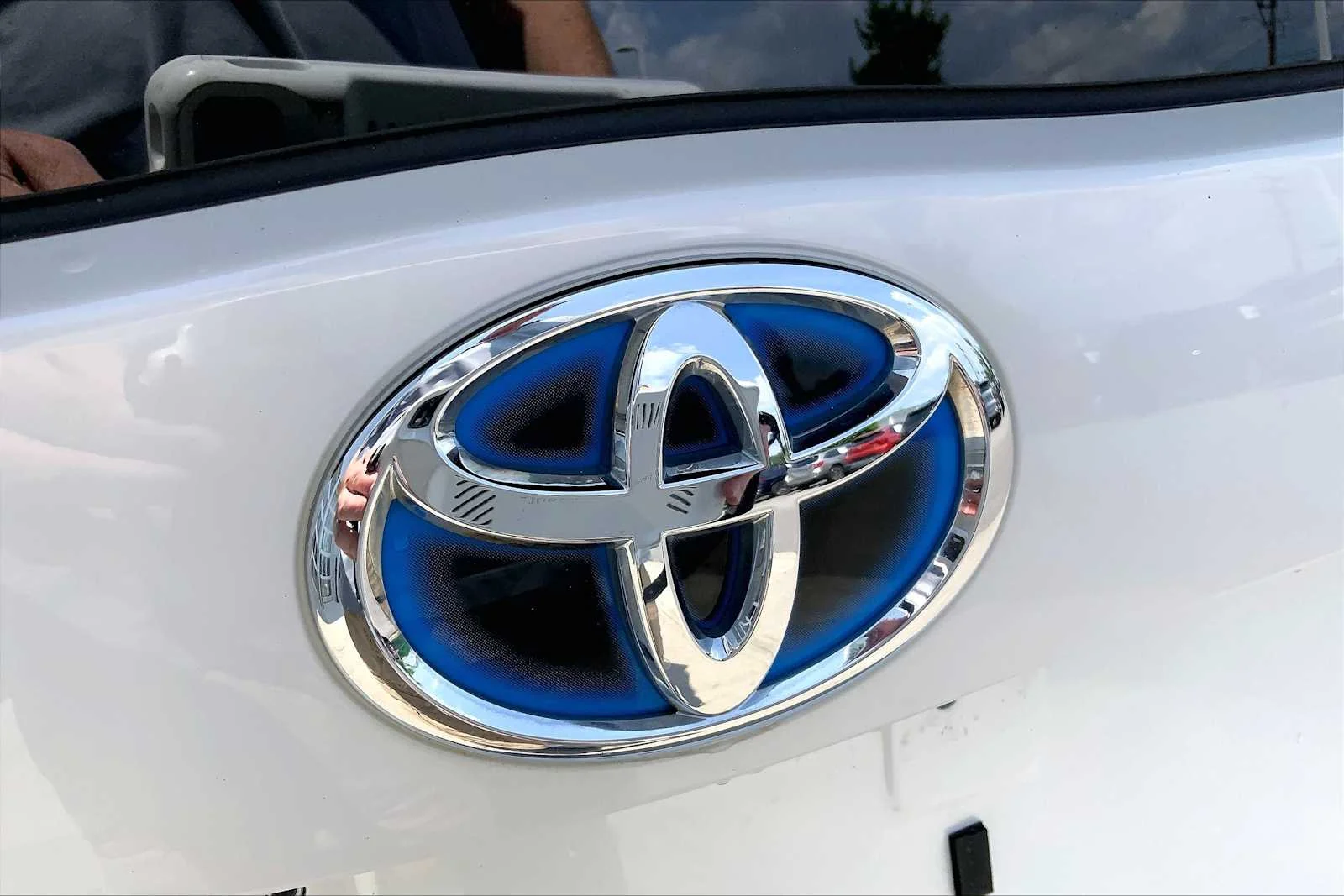 Used 2011 Blizzard Pearl Toyota III image 31