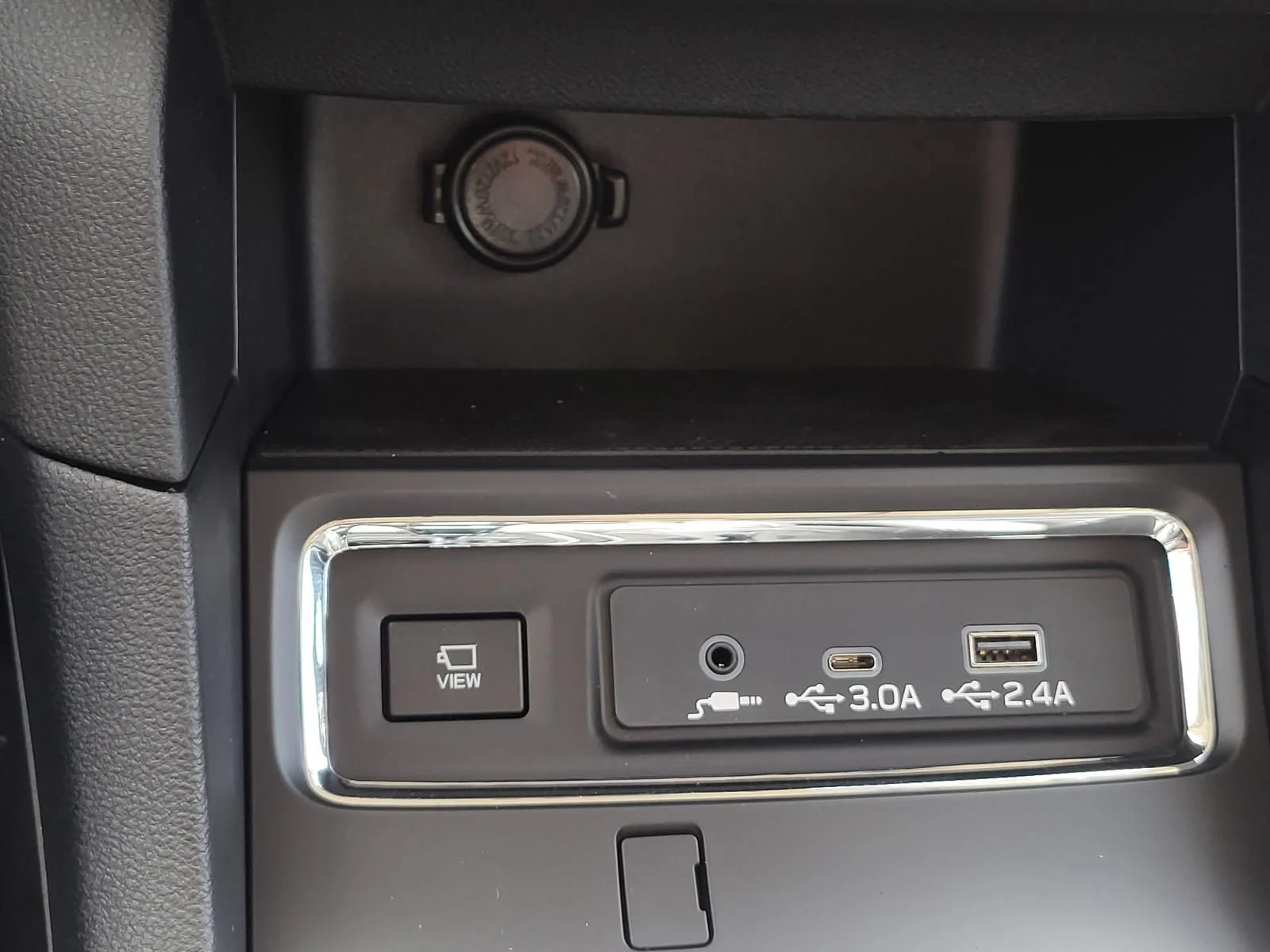 New 2026 CRYSTAL WHITE PEARL Subaru Limited 7-Passenger image 12