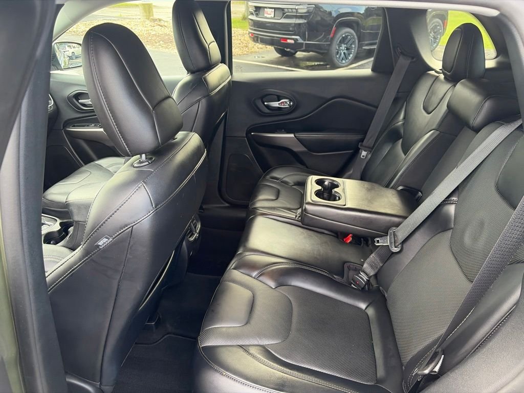Used 2021 Green Jeep Latitude Lux image 12
