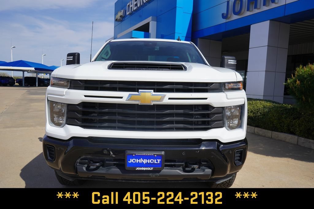 Used 2025 Summit White Chevrolet Custom image 3