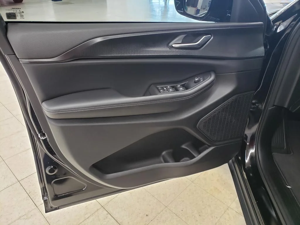 Used 2024 Diamond Black Jeep Altitude X image 12