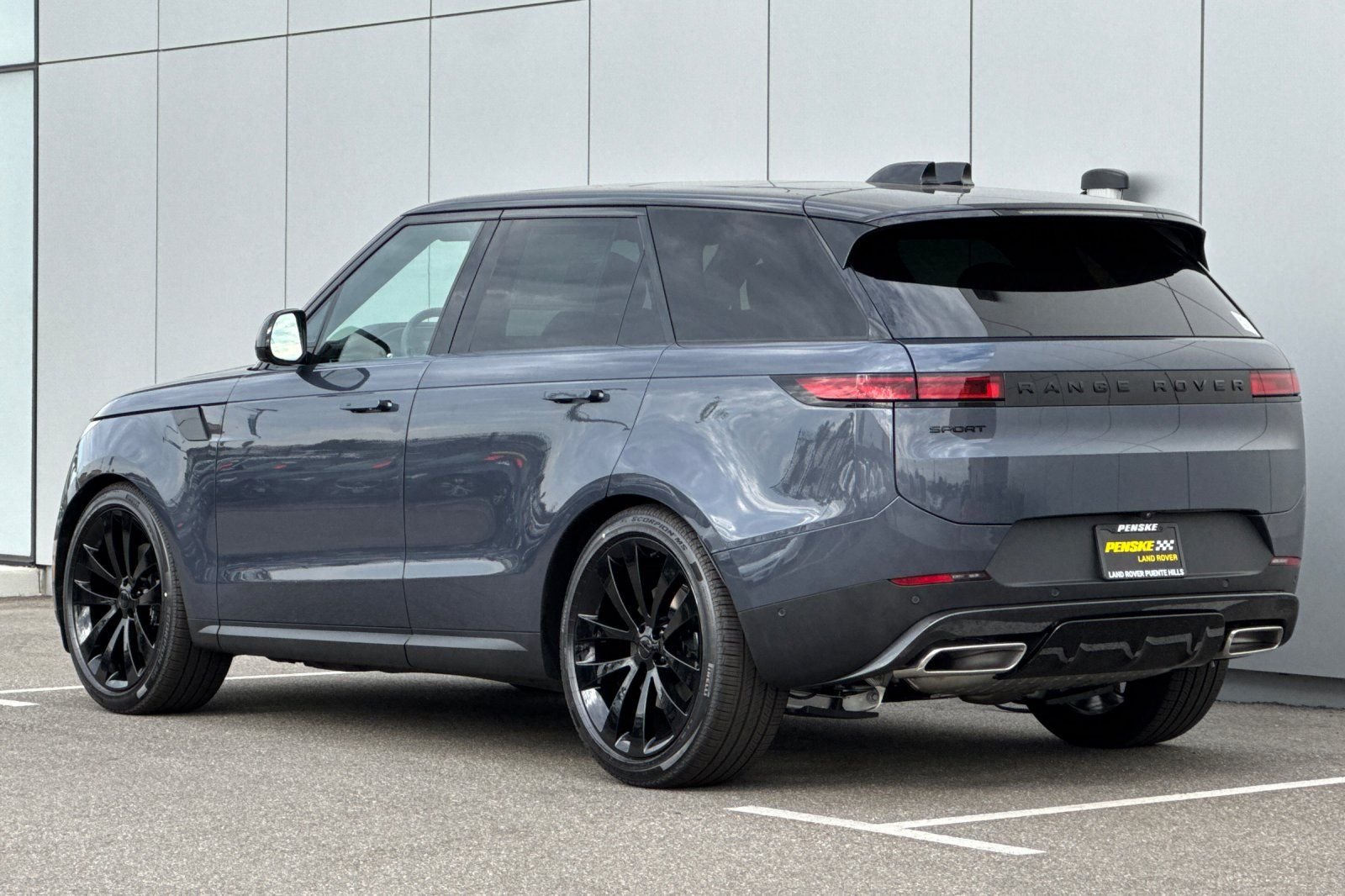 New 2026 Varesine Blue Land Rover SE image 3
