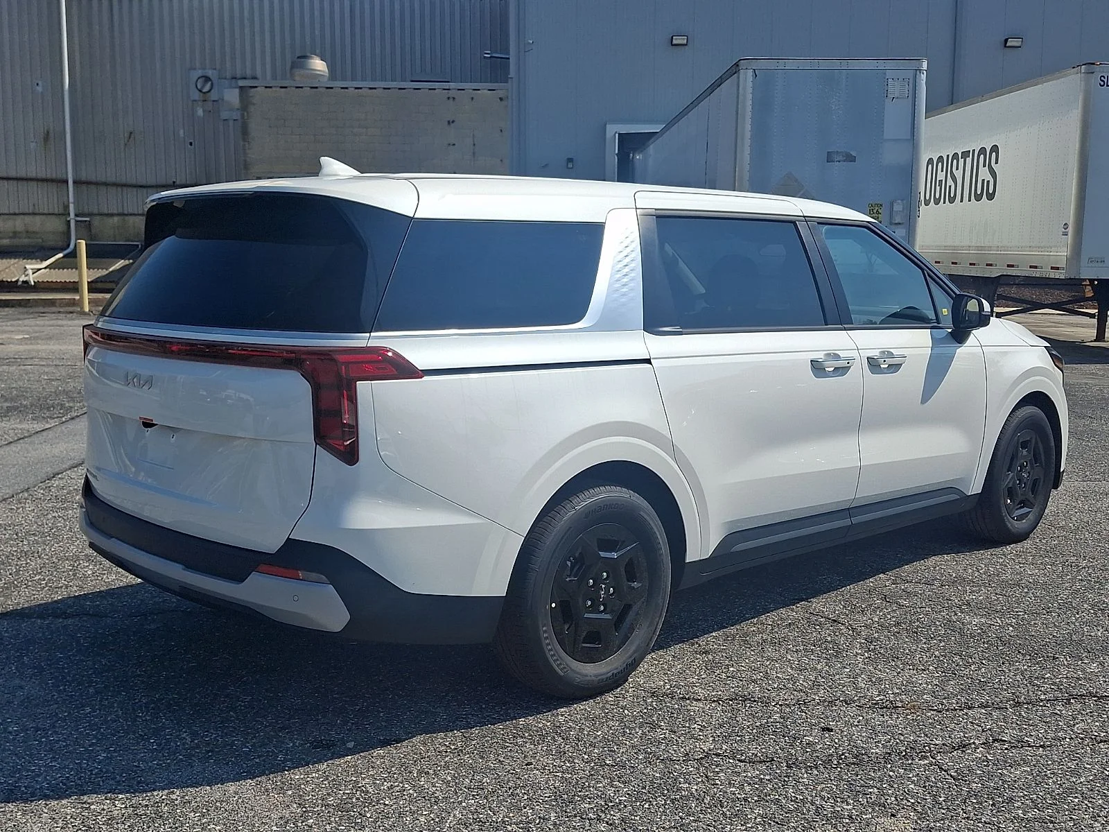 New 2027 White Kia LXS image 3