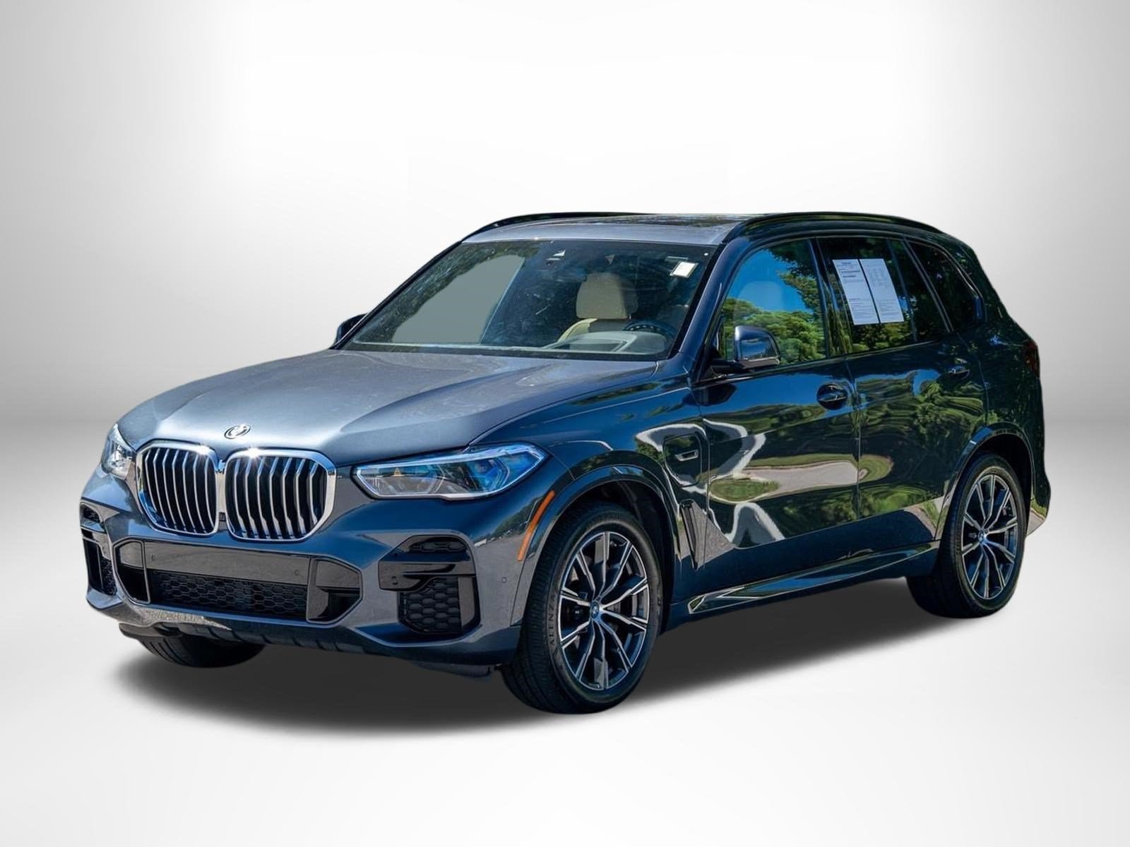 Used 2022 Arctic Grey Metallic BMW xDrive45e image 5