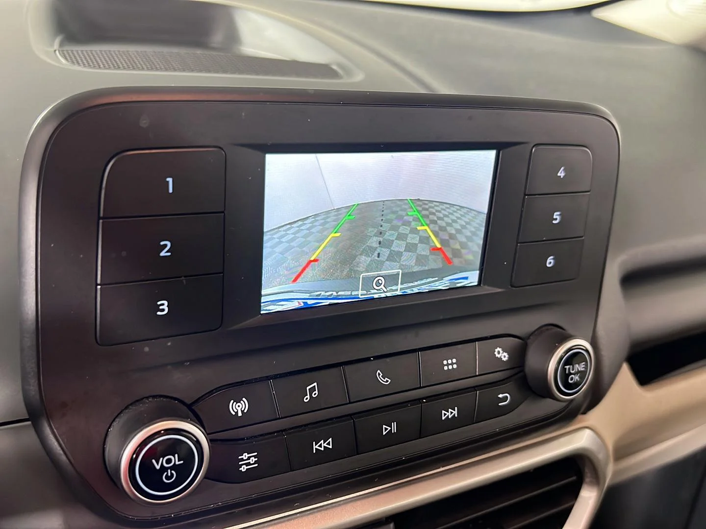 Used 2022 Luxe Yellow Ford S image 6