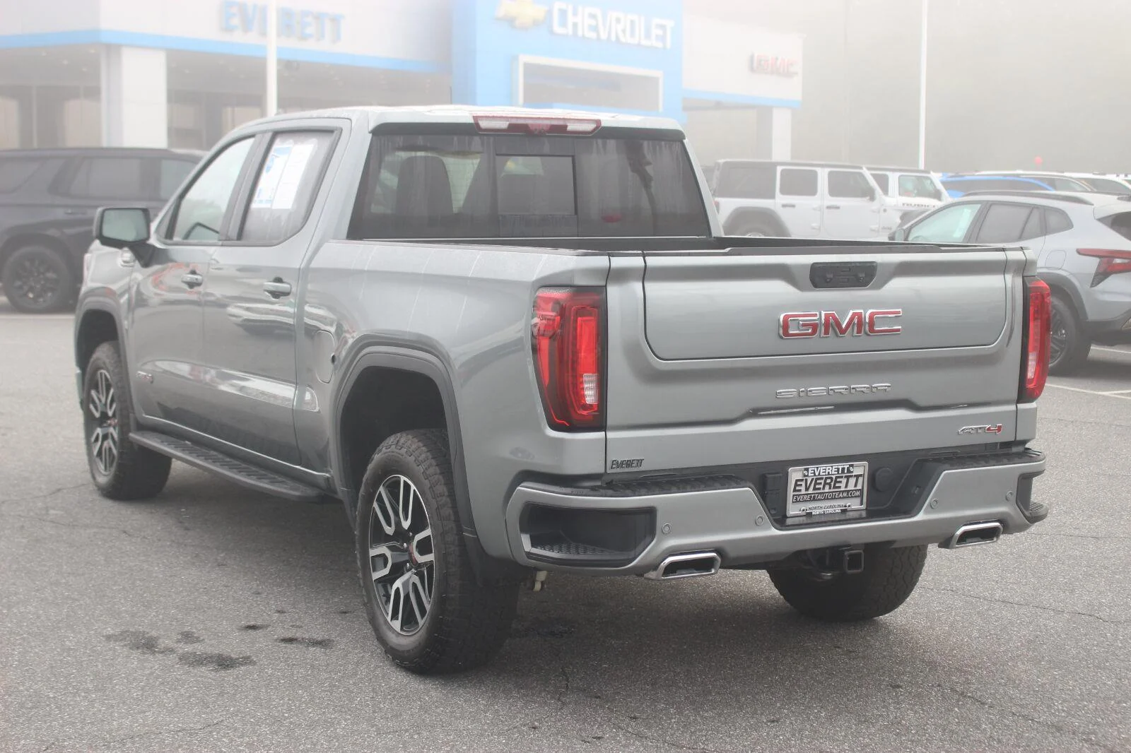 Used 2025 Sterling Metallic GMC AT4 image 5