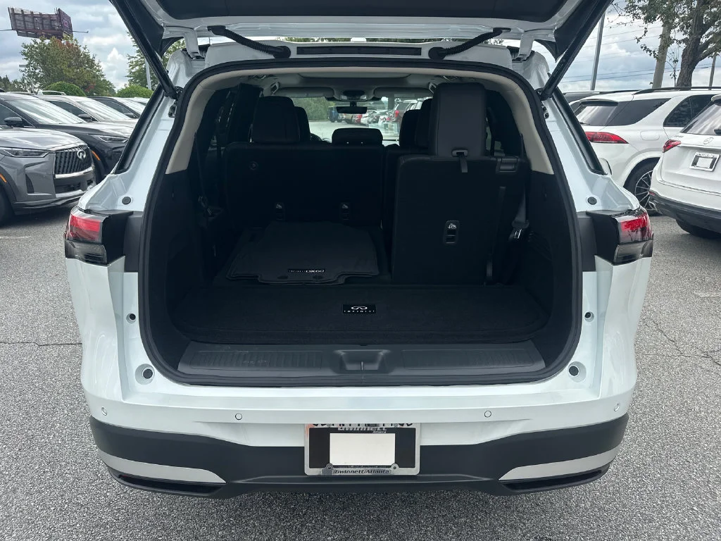 Certified Used 2026 White INFINITI PURE image 15