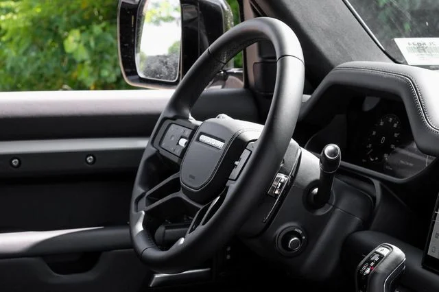 2025 Land Rover Defender V8 - Photo 21