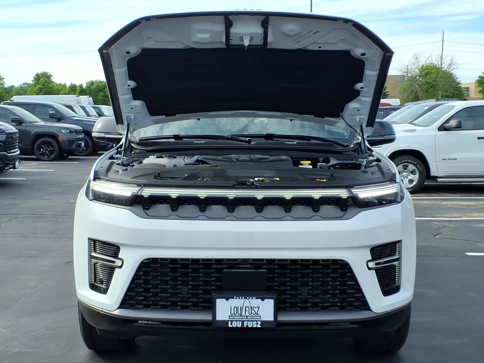 New 2026 Bright White Clear-Coat Exterior Paint Jeep Limited Altitude image 23