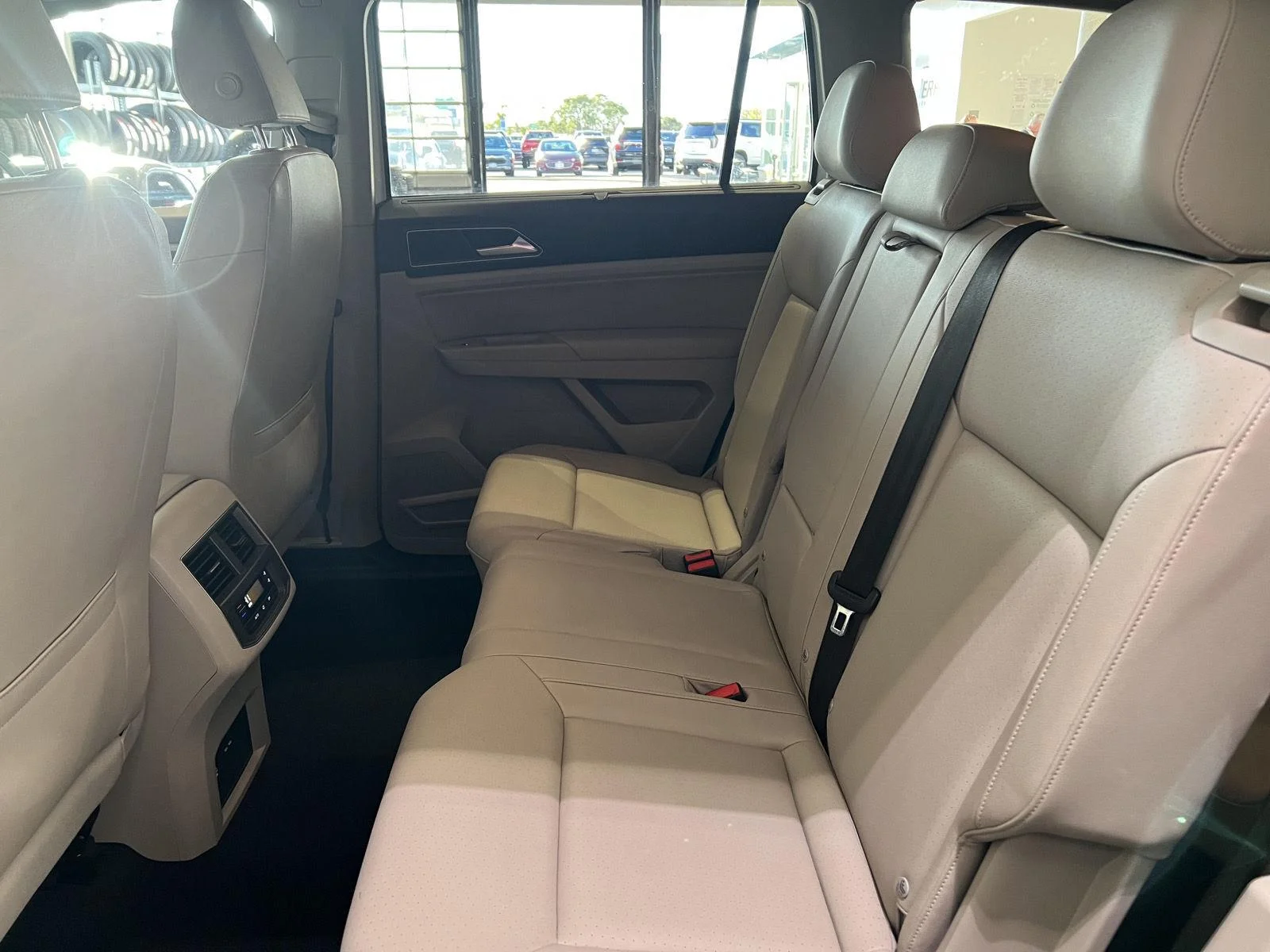 Used 2019 Pure White Volkswagen 3.6L V6 SEL image 19