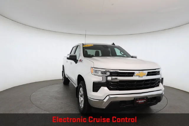 Used 2024 White Chevrolet LT image 33