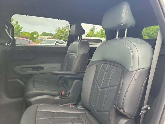 New 2027 Glacial White Pearl Kia X-LINE SX image 10