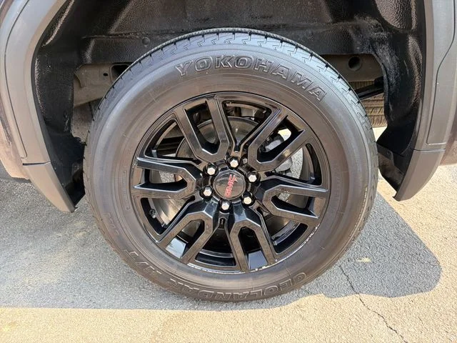 Used 2022 Silver GMC Elevation image 31