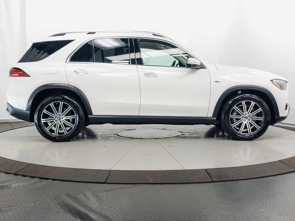 Used 2025 Polar White Mercedes-Benz GLE 450e image 34