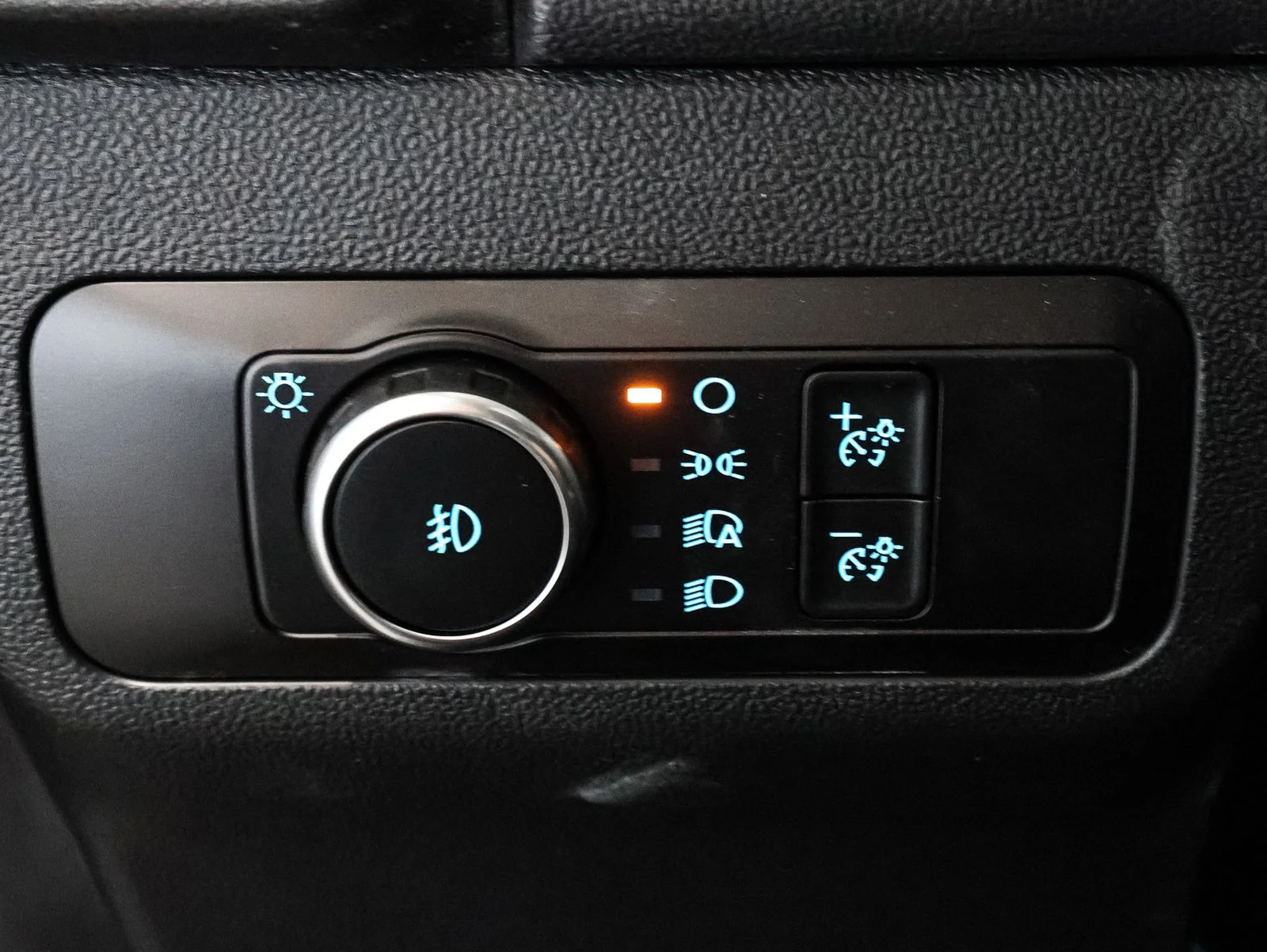 New 2026 Carbonized Gray Metallic Ford Outer Banks® image 31