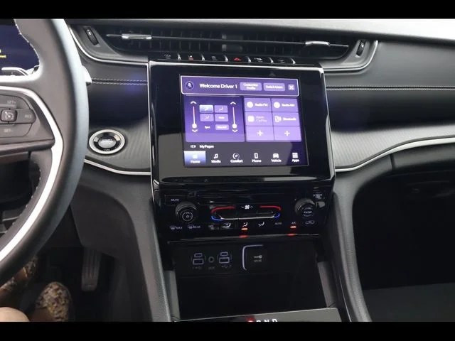 Used 2025 Gray Jeep Laredo X image 20